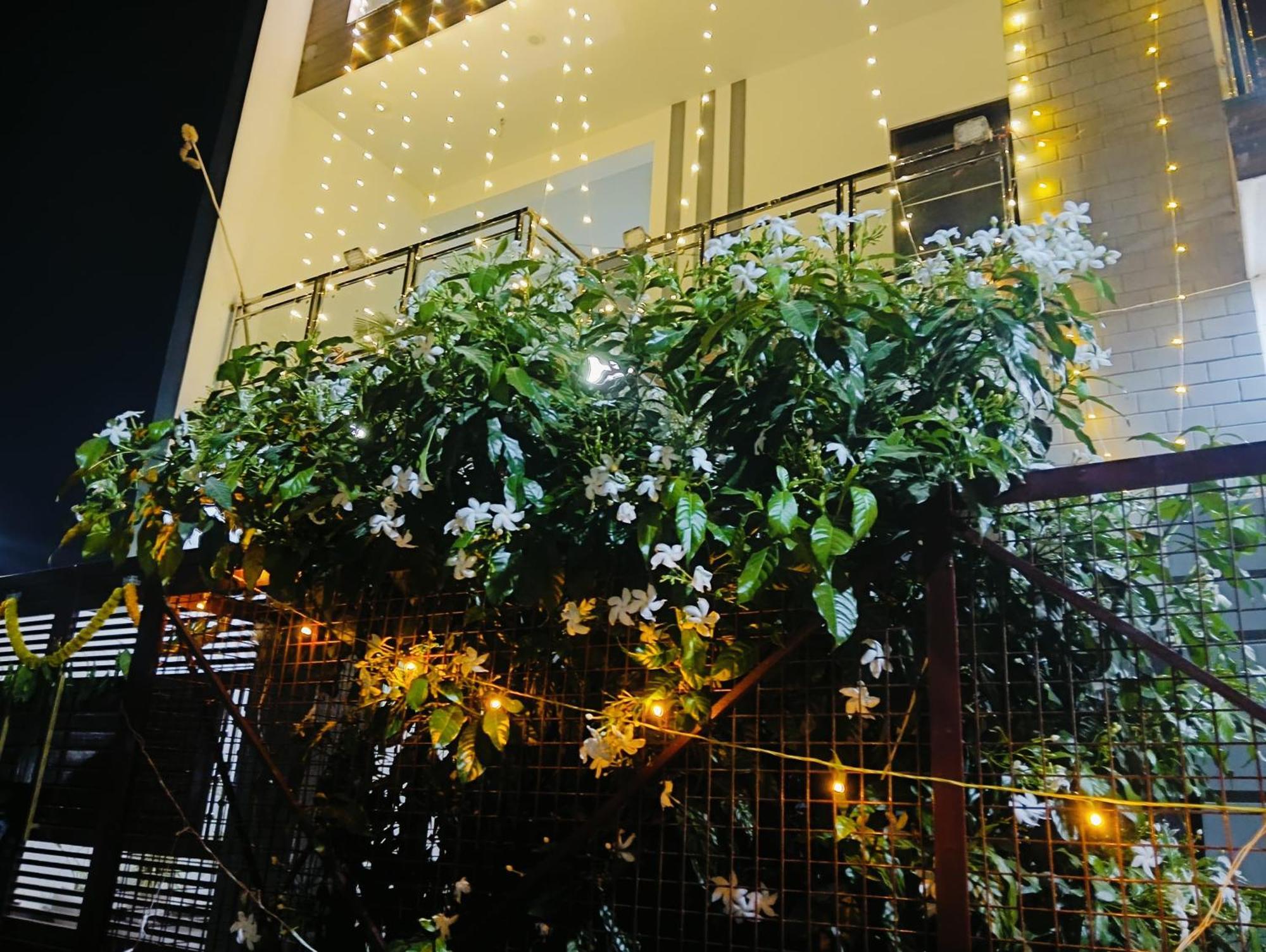 Atulyam Stays Sushant Golf City Lucknow Exterior photo
